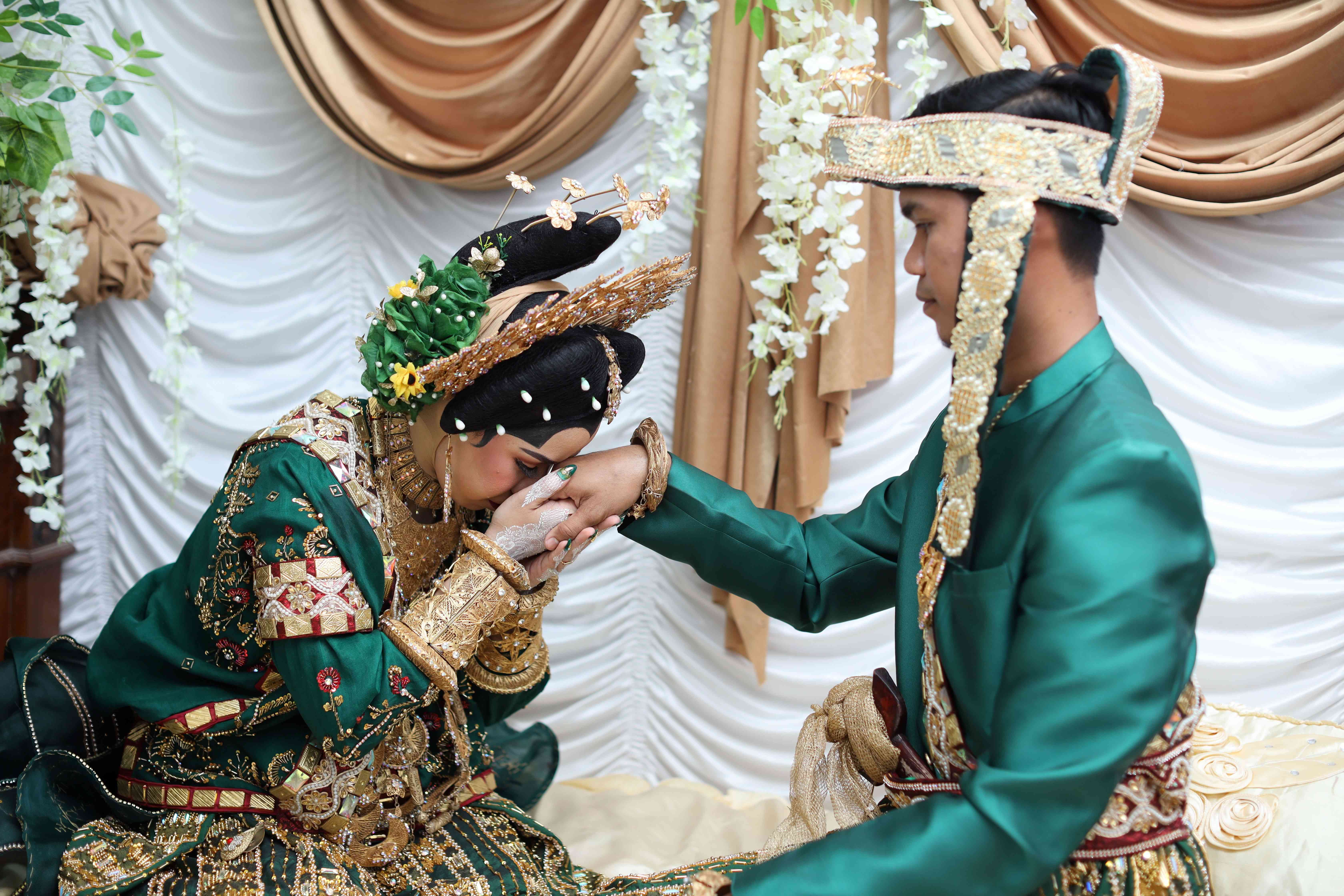 galleri Contoh Undangan Pernikahan Online Izzah & Mulyadi