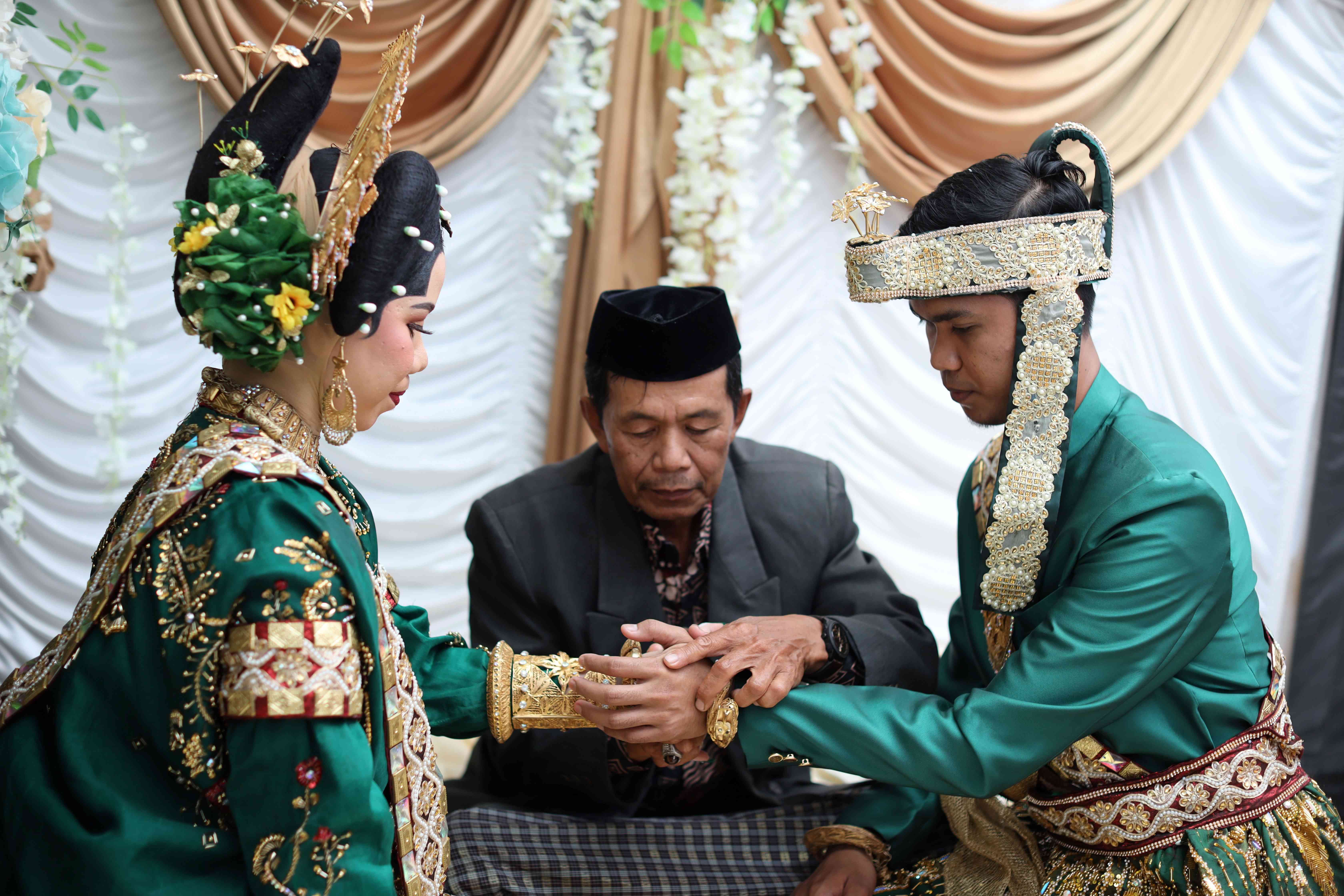 galleri Contoh Undangan Pernikahan Online Izzah & Mulyadi
